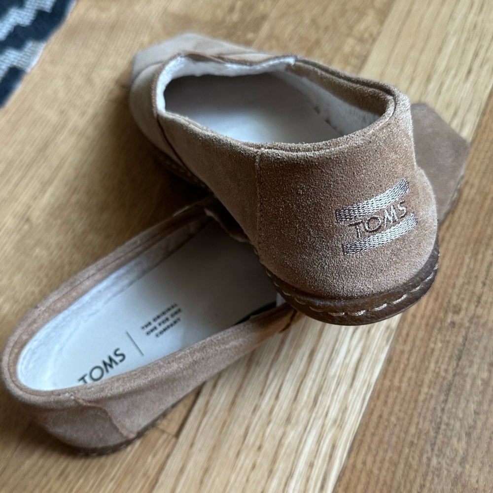 TOMS Women's 8.5 Alpargata Suede Leather Fur Lining NWOT